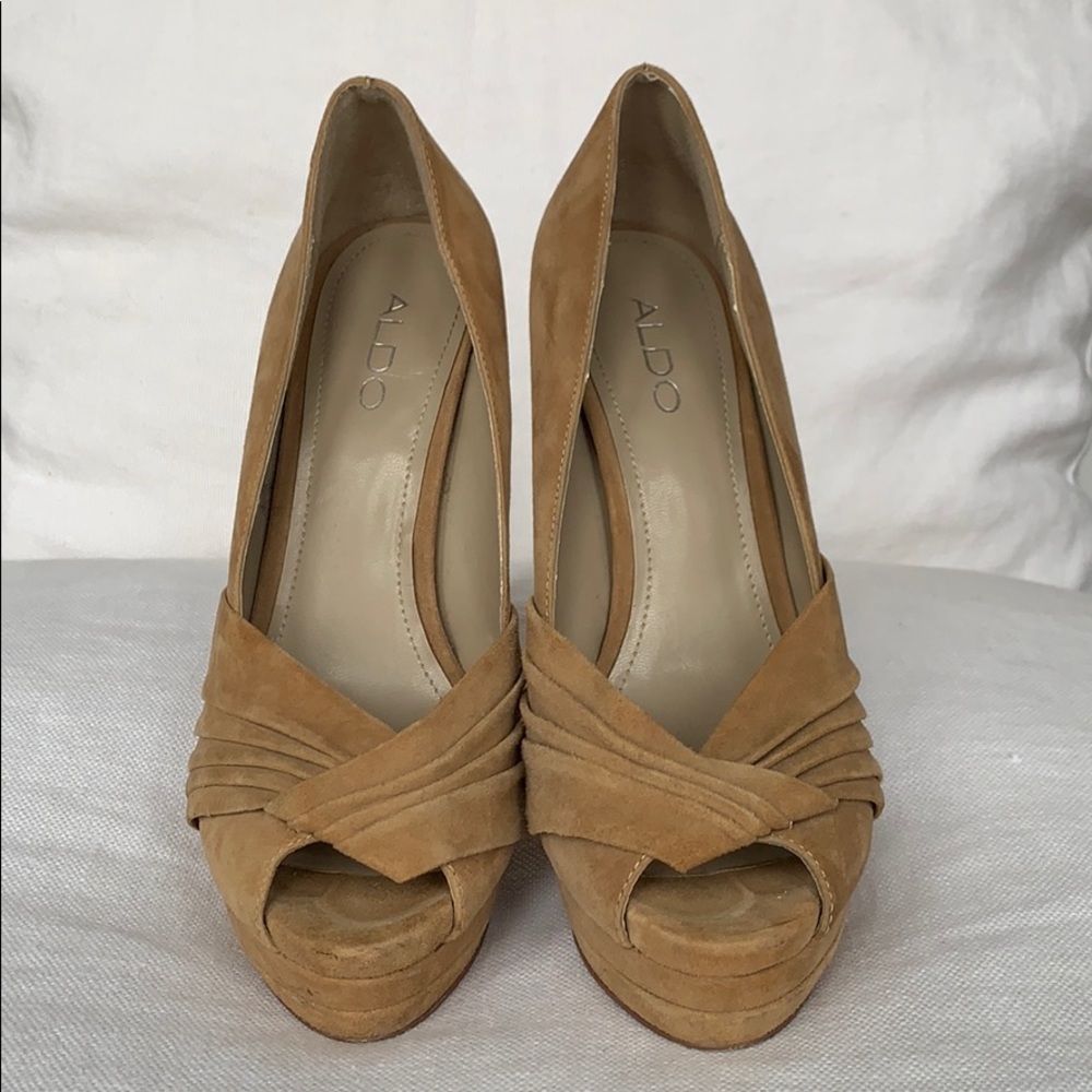 Nude textile open toe heal.